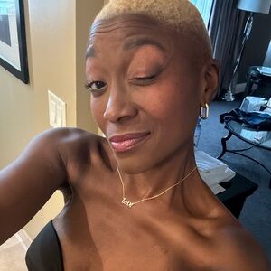 Meet your Posher, Hello